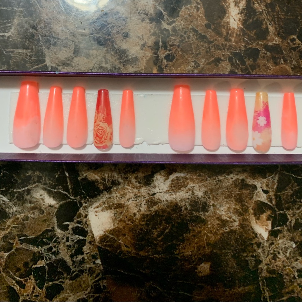 Press on nails